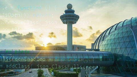 Futuristisch anmutender Flughafen mit Tower, Abflughalle und Autobahnbrücke, darüber gelegte Grafik aus Programmierbefehlen