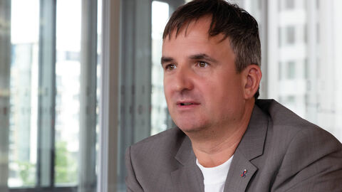 Porträtfoto von Bodo Koch, CDO und Vizepräsident des Hessischen Polizeipräsidiums für Technik