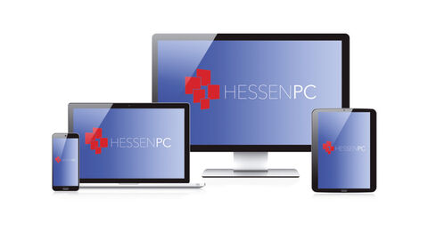 Displays von einem PC, zwei Tablets und einem Smartphone, auf denen jeweils das HessenPC-Logo zu sehen ist