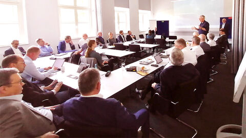 Blick in den Konferenzraum, wo die erste govdigital-Mitgliederversammlung unter Beteiligung der HZD stattfindet