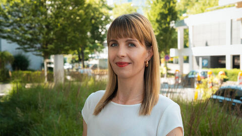 Porträtfoto von Verena Schwan aus dem FISBOX-Team der HZD