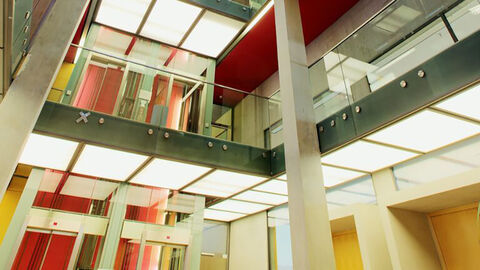 Blick in das Atrium des HZD-Neubaus