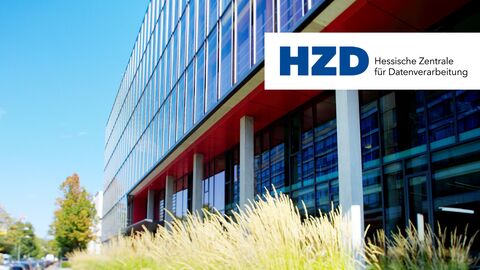 Blick auf den Eingang des HZD-Neubaus aus Froschperspektive