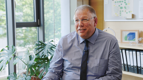 Porträt von Dr. Arno Domack, dem Leiter des Bereichs Informationssicherheit bei der HZD