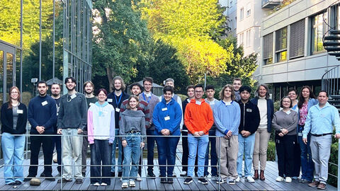 Gruppenfoto der dual Studierenden, die im Oktober 2025 bei der HZD gestartet sind